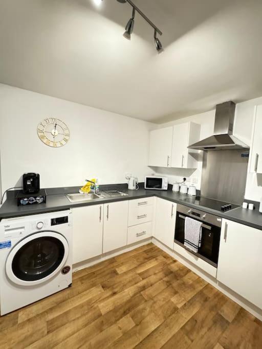 Luxury Cozy 3 Bed Apartment 5Mins From City - Free Parking! Nottingham Exterior foto
